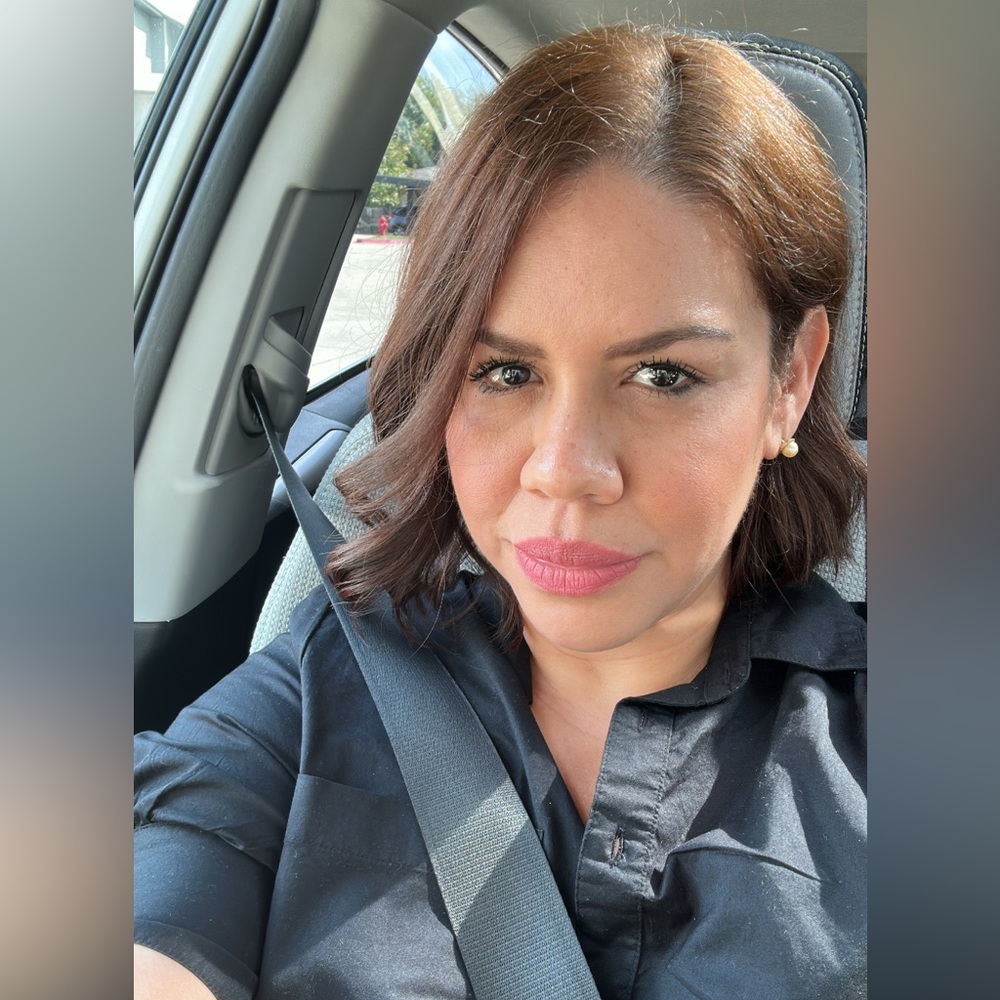 Meet your Posher, Lela V